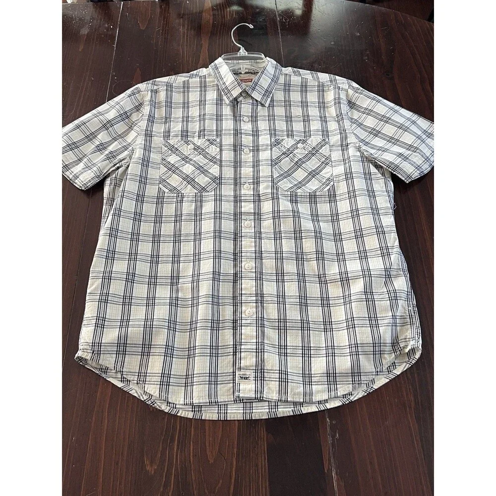 Levi's One Pocket Men's M Casual Plaid Button-Up Short Sleeve Standard Fit Shirt